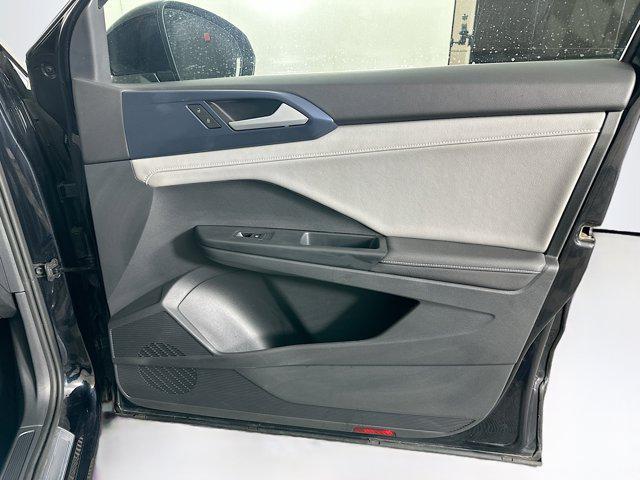 Photo of 2024 Pyrite Silver Metallic Volkswagen Taos