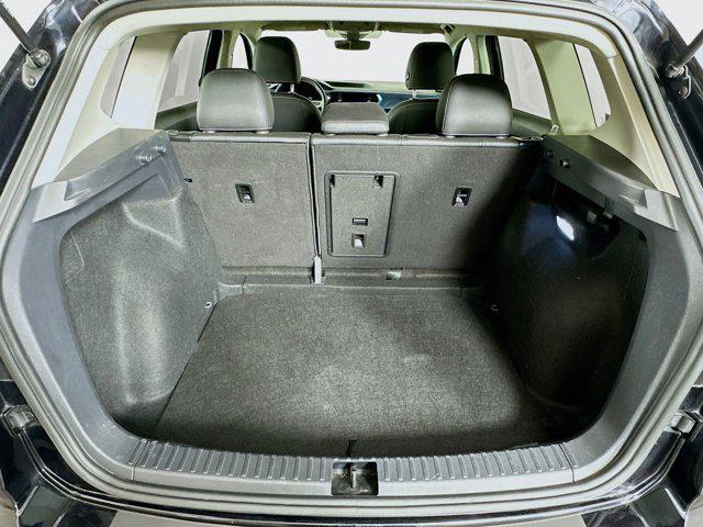 Photo of 2024 Pyrite Silver Metallic Volkswagen Taos