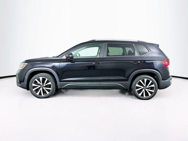 Photo of 2024 Pyrite Silver Metallic Volkswagen Taos