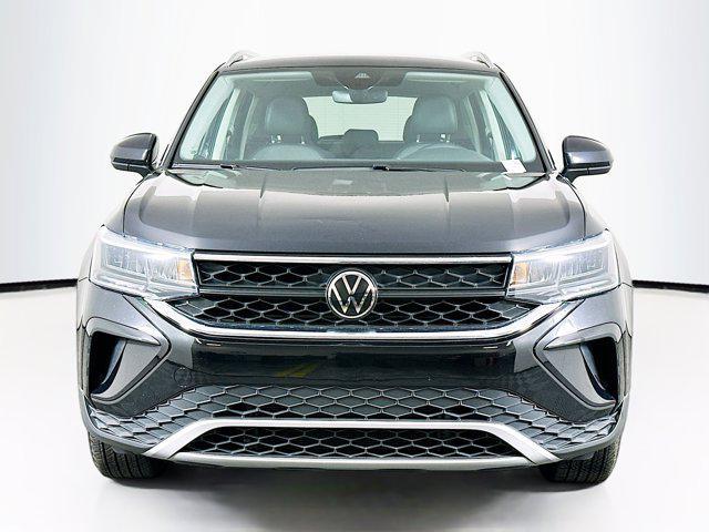 Photo of 2024 Pyrite Silver Metallic Volkswagen Taos