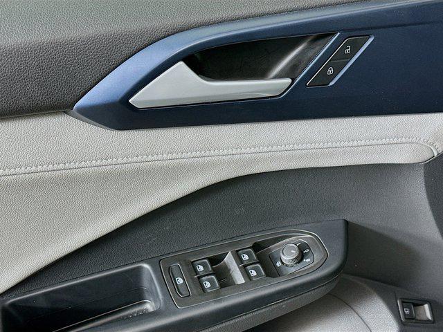 Photo of 2024 Pyrite Silver Metallic Volkswagen Taos