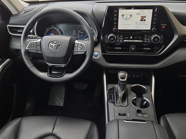 Photo of 2021 Midnight Black Metallic Toyota Highlander Hybrid
