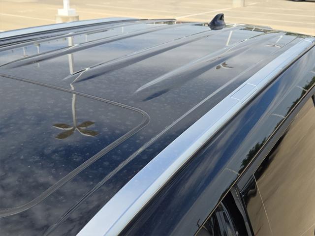 Photo of 2021 Midnight Black Metallic Toyota Highlander Hybrid