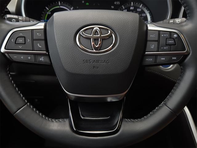 Photo of 2021 Midnight Black Metallic Toyota Highlander Hybrid