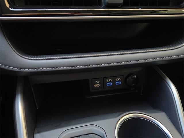 Photo of 2022 Celestial Silver Metallic Toyota Highlander