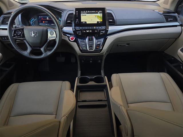 Photo of 2024 Platinum White Pearl Honda Odyssey