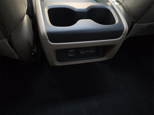 Photo of 2024 Platinum White Pearl Honda Odyssey
