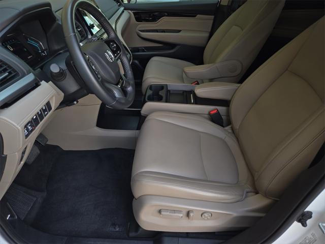 Photo of 2024 Platinum White Pearl Honda Odyssey