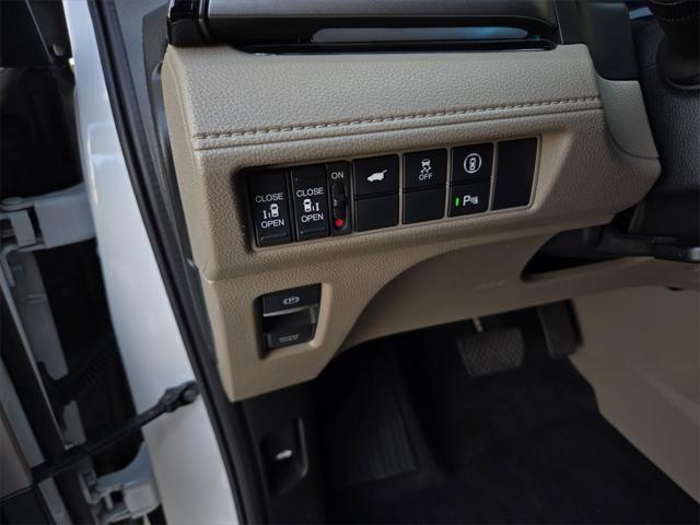 Photo of 2024 Platinum White Pearl Honda Odyssey