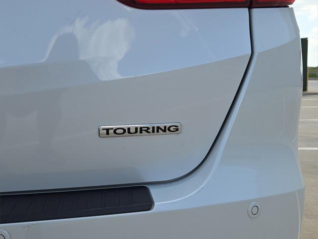 Photo of 2024 Platinum White Pearl Honda Odyssey