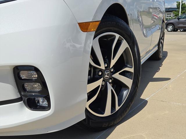 Photo of 2024 Platinum White Pearl Honda Odyssey