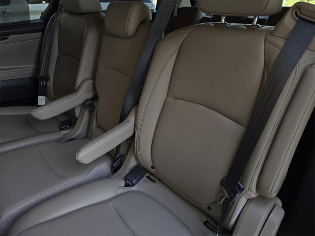 Photo of 2024 Platinum White Pearl Honda Odyssey