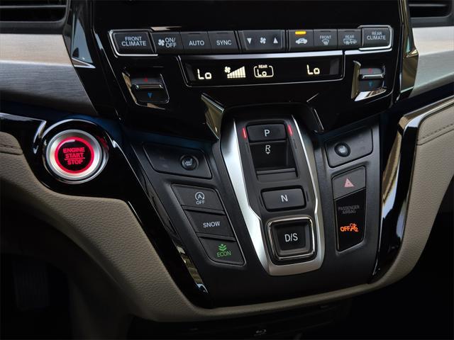 Photo of 2024 Platinum White Pearl Honda Odyssey
