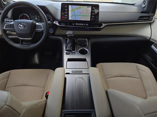 Photo of 2024 Midnight Black Metallic Toyota Sienna