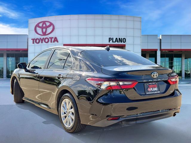 Photo of 2022 Midnight Black Metallic Toyota Camry