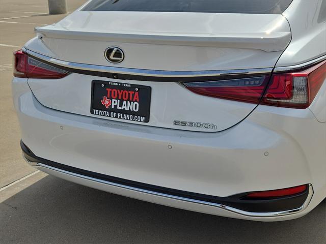 Photo of 2024 Eminent White Pearl Lexus ES 300h