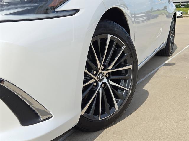 Photo of 2024 Eminent White Pearl Lexus ES 300h