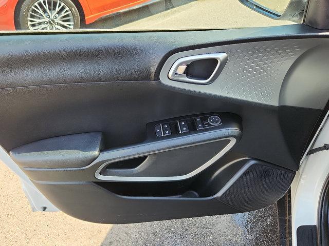 Photo of 2023 Snow White Pearl Kia Soul