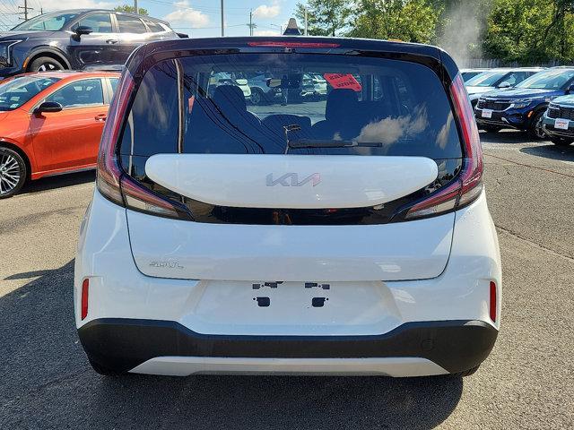 Photo of 2023 Snow White Pearl Kia Soul