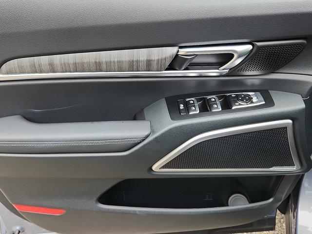 Photo of 2025 Everlasting Silver Kia Telluride