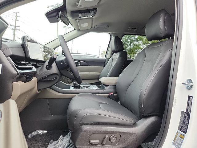 Photo of 2026 Snow White Pearl Kia Carnival