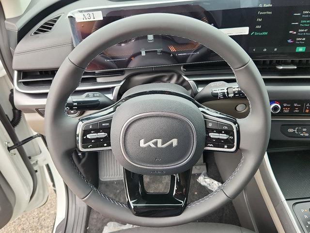 Photo of 2026 Snow White Pearl Kia Carnival
