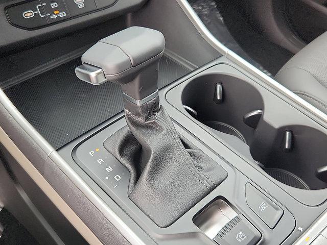 Photo of 2026 Snow White Pearl Kia Carnival