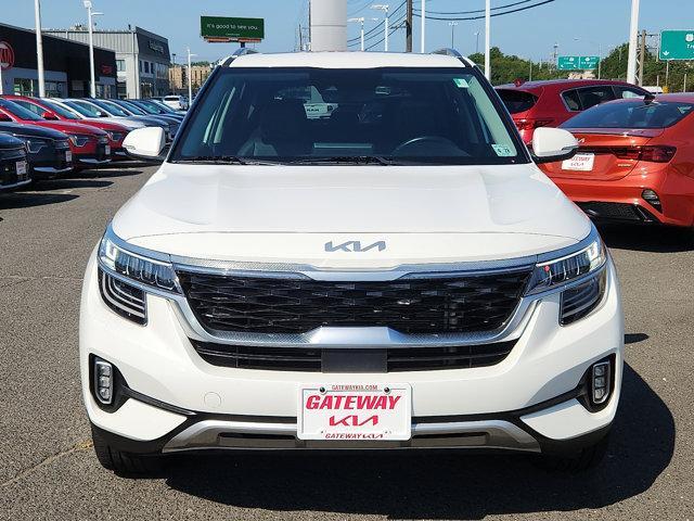 Photo of 2023 Snow White Pearl Kia Seltos