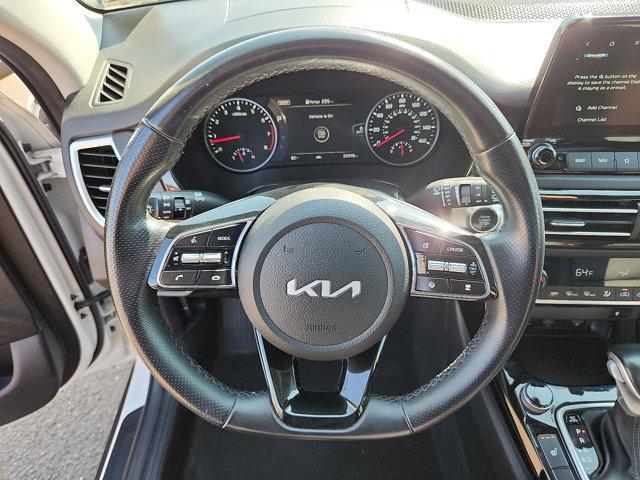 Photo of 2023 Snow White Pearl Kia Seltos