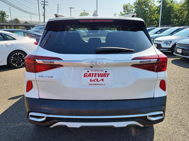 Photo of 2023 Snow White Pearl Kia Seltos