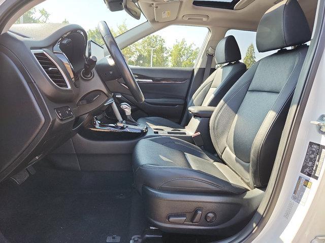 Photo of 2023 Snow White Pearl Kia Seltos