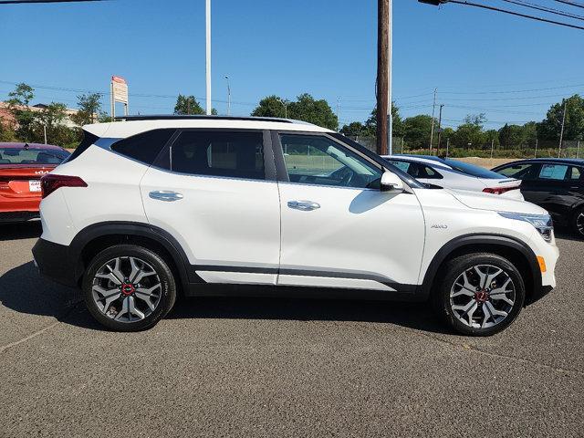 Photo of 2023 Snow White Pearl Kia Seltos