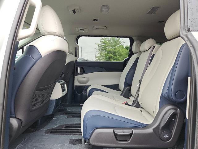 Photo of 2026 Ivory Silver Kia Carnival