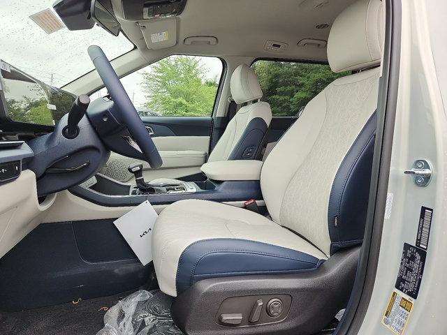 Photo of 2026 Ivory Silver Kia Carnival