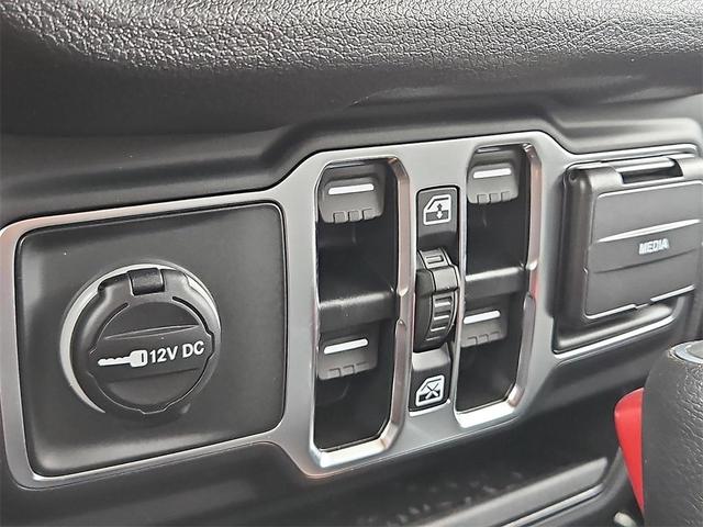 Photo of 2025 Granite Crystal Clearcoat Metallic Jeep Wrangler