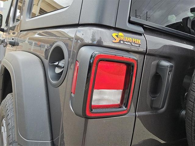 Photo of 2025 Granite Crystal Clearcoat Metallic Jeep Wrangler