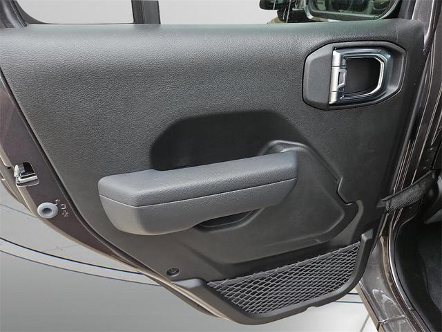 Photo of 2025 Granite Crystal Clearcoat Metallic Jeep Wrangler