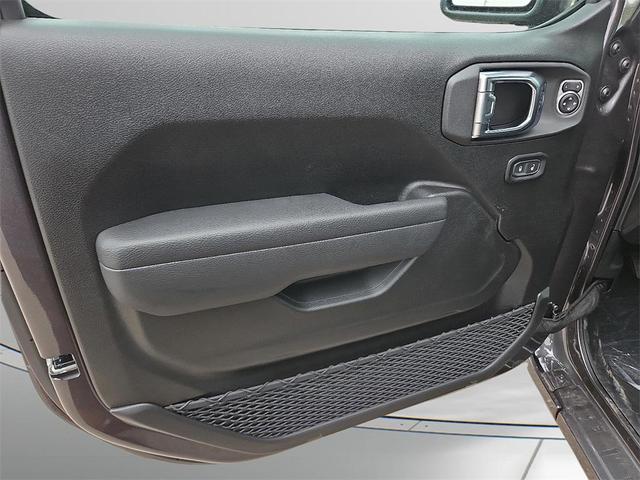 Photo of 2025 Granite Crystal Clearcoat Metallic Jeep Wrangler