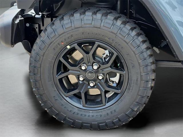 Photo of 2025 Anvil Clearcoat Jeep Gladiator