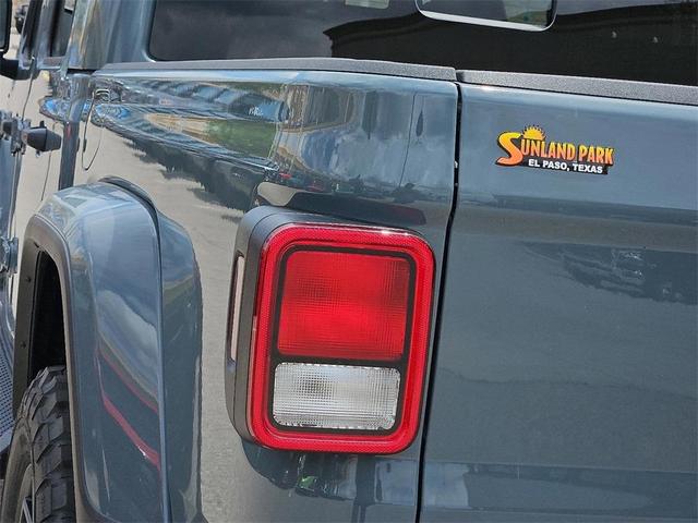 Photo of 2025 Anvil Clearcoat Jeep Gladiator