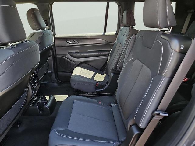 Photo of 2025 Metallic Jeep Grand Cherokee L
