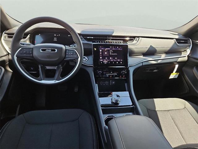Photo of 2025 Metallic Jeep Grand Cherokee L