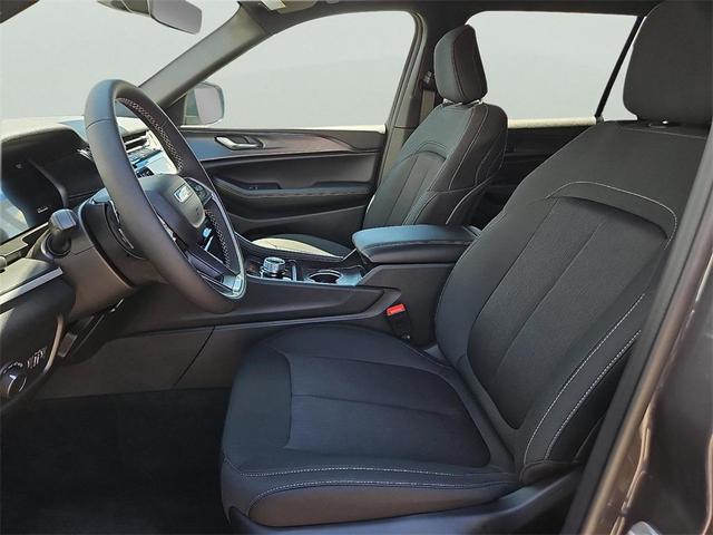Photo of 2025 Metallic Jeep Grand Cherokee L