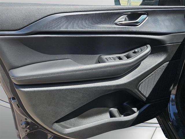 Photo of 2025 Metallic Jeep Grand Cherokee L