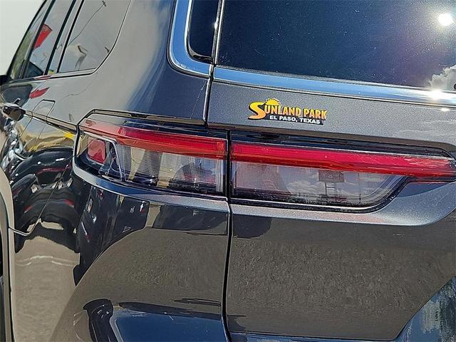 Photo of 2025 Metallic Jeep Grand Cherokee L