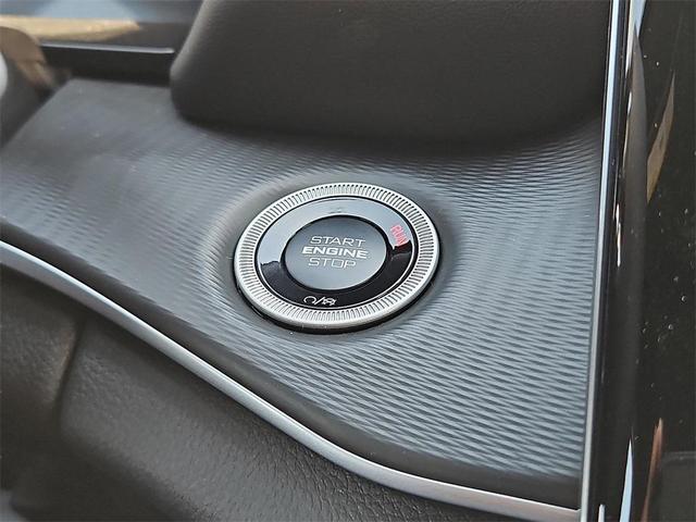 Photo of 2025 Metallic Jeep Grand Cherokee L