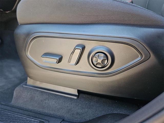 Photo of 2025 Metallic Jeep Grand Cherokee L