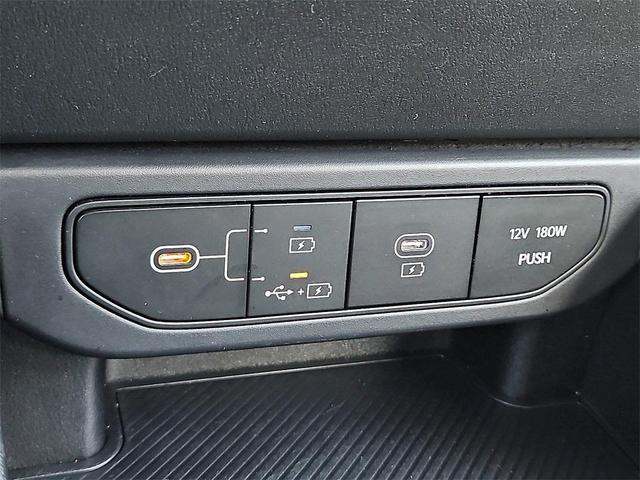 Photo of 2025 Snow White Pearl Kia K4