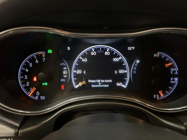 Photo of 2021 Diamond Black Crystal Pearlcoat Jeep Grand Cherokee