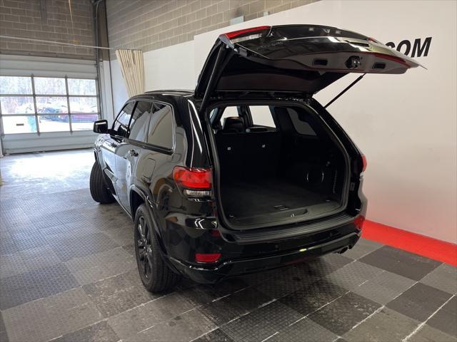 Photo of 2021 Diamond Black Crystal Pearlcoat Jeep Grand Cherokee